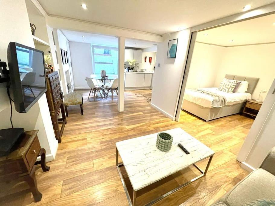 Historical Building / Cozy Basement Apt / Central CBG Exterior photo